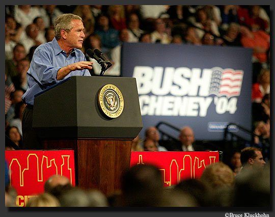 Photo of Bush campaigning